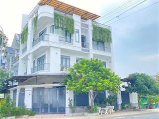 Nhà phố 105m² sổ riêng 1 trệt 1 lửng 2 lầu. dọn vào ở ngay