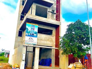 Bán nhà 1 trệt 1 lửng 2 lầu  4 pn , 4 wc  sổ hồng riêng  có thể công chứng trong ngày