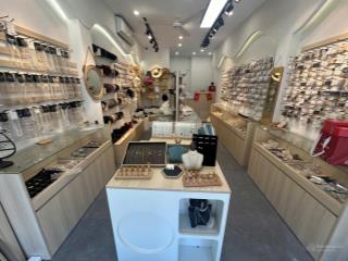 Siêu hiếm! sang nhượng cửa hàng mặt phố lớn giá thuê rẻ nhất phố 12tr/1 tháng 35m2