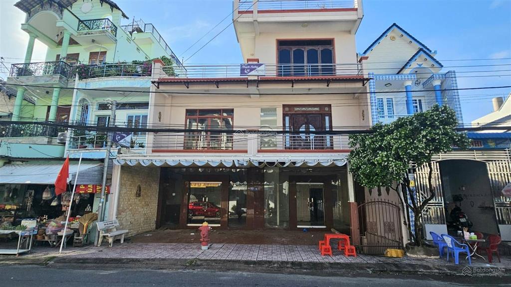 Bán nhà 5 tầng mặt tiền kinh doanh trương định tp. châu đốc gần ngã 3 quốc lộ 91