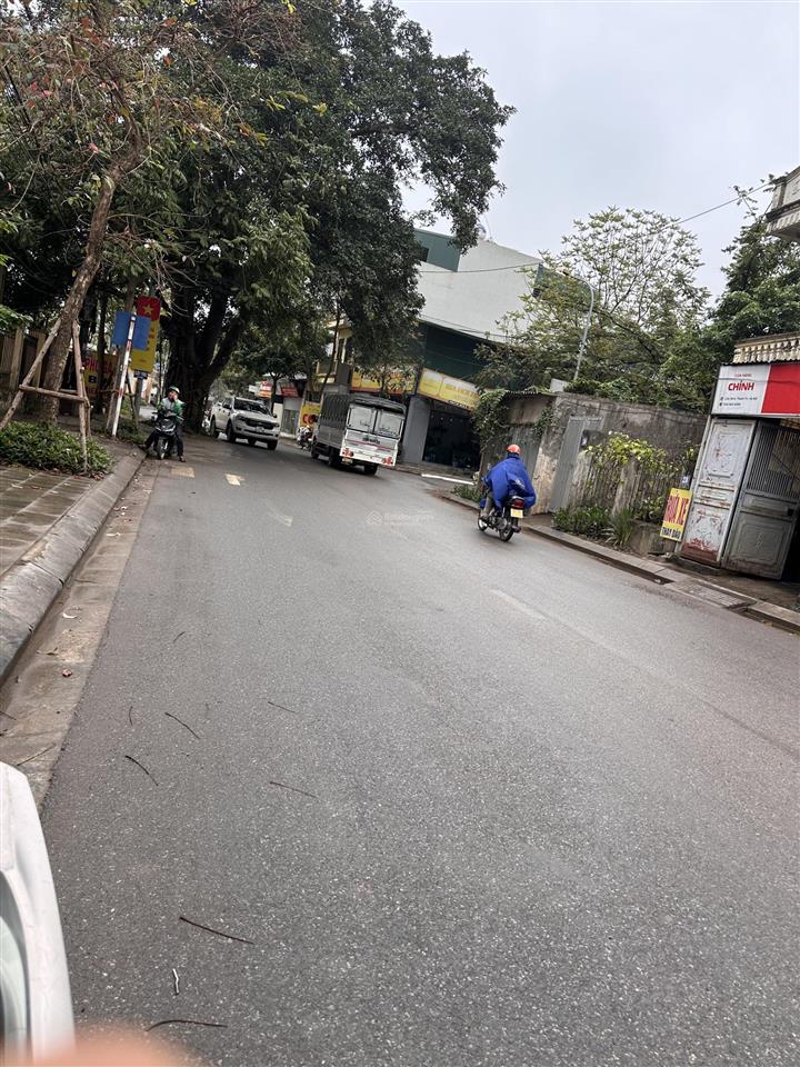 Bán đất tặng nhà c4, ngõ ô tô vào, cách 80m ra đường 1a, và 80m ra đường vũ lăng nối dài, xây vp