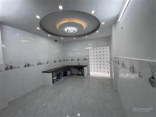 Nhà đẹp mới xây dựng xong thuận tiện đi các quận trung tâm