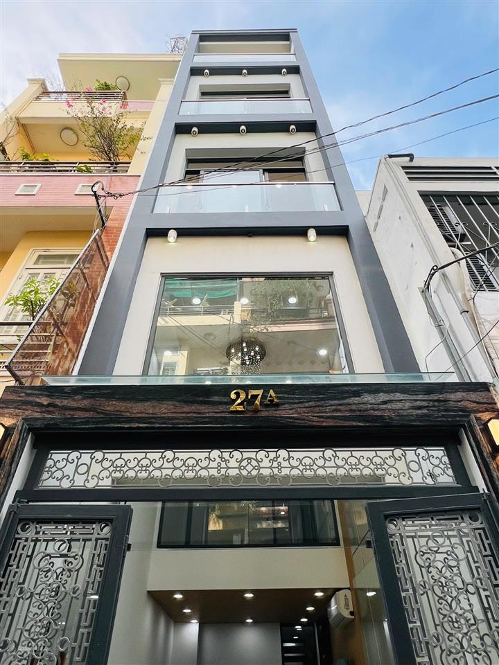 Bán nhà có lắp sẵn thang máy cmt8 p.11 q.3  giá chỉ 8,9 tỷ còn tl