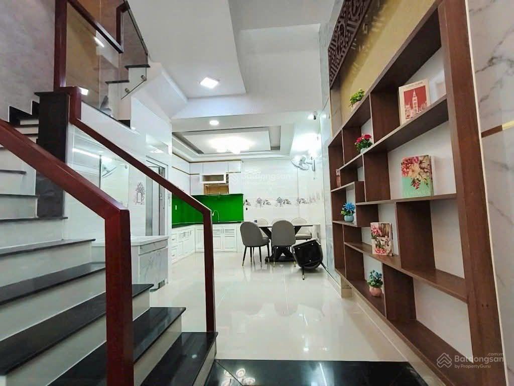 Bán nhà! phố chùa láng, lô góc thoáng sáng, mặt ngõ thông kinh doanh, cách ô tô 30m, dt 39m2 * 5t