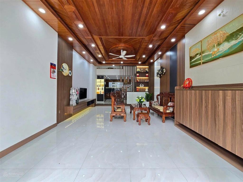 Siêu hiếm phố đặng văn ngữ, lô góc 2 thoáng, đẹp ở ngay, cách ô tô 30m, gần hồ, dt 38m2 * 5t