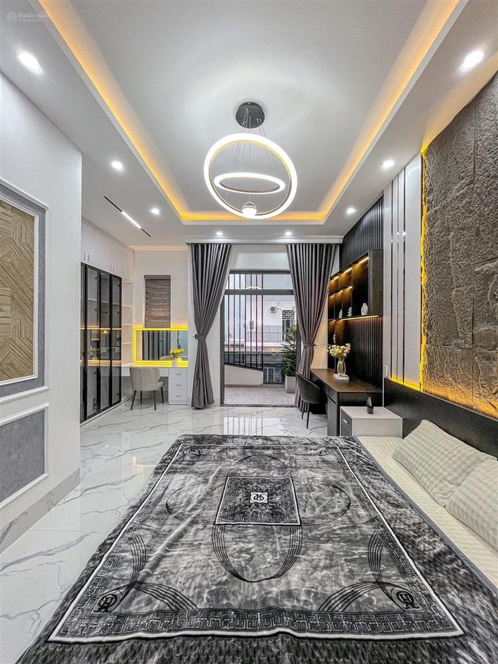 Nhà đẹp đón tết! phố chùa láng trung tâm đống đa, ngõ thông, gần hồ, gần trường đại học, dt 40m2*5t