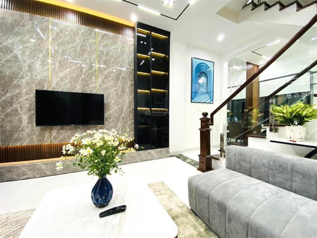 Bán nhà phố hào nam  an trạch, ngõ thông thoáng, 35m ô tô tránh, gần hoàng cầu, sân xe, 38m2*5t