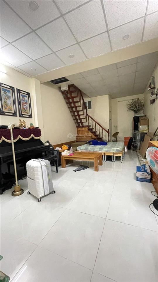 Mặt tiền sầm uất  ngang 8m  chia 2 căn đang dòng tiền 60tr/tháng  không lộ giới