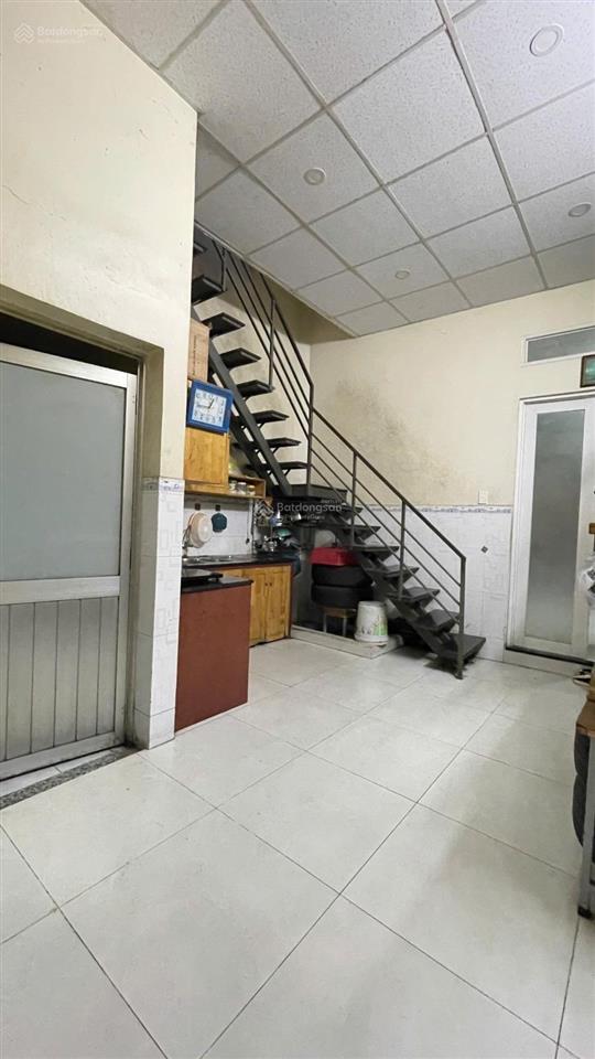 Mặt tiền sầm uất  ngang 8m  chia 2 căn đang dòng tiền 60tr/tháng  không lộ giới