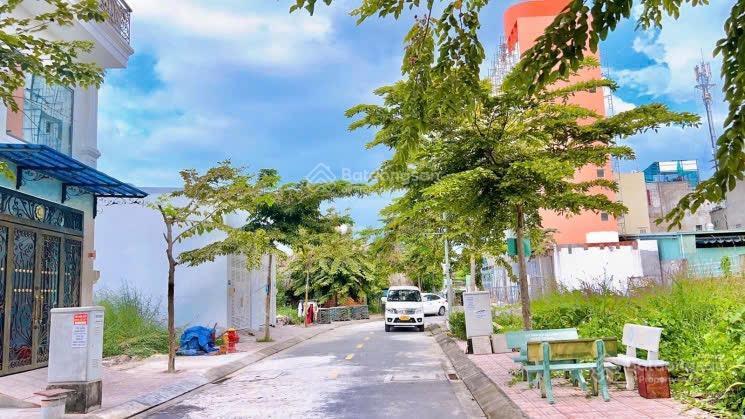 Bán đất tại thạnh lộc 20, quận 12, hcm, 1,8 tỷ, 100m2 gần trường học, bến xe, dân cư sầm uất.