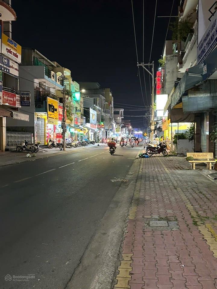 Chính chủ bán nhà mt 8m, 3 tầng, số 50 nguyễn đình chiểu, p1, tân an, la, có thang máy,18tỷ6, 160m2