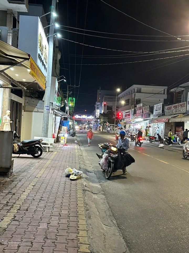 Chính chủ bán nhà mt 8m, 3 tầng, số 50 nguyễn đình chiểu, p1, tân an, la, có thang máy,18tỷ6, 160m2