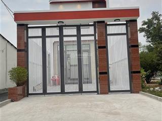 Bán nhà mặt tiền đường mai thị buội, củ chi  giá 1tỷ 250  3 phòng ngủ sổ hồng riêng
