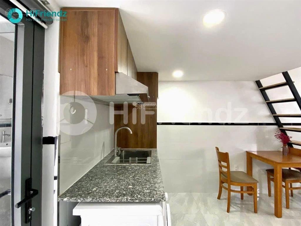 Cho thuê chdv fnt cao cấp gác cao mg riêng cửa sổ bancon to gần tdt  rmit  lotte dễ đi q4 q8