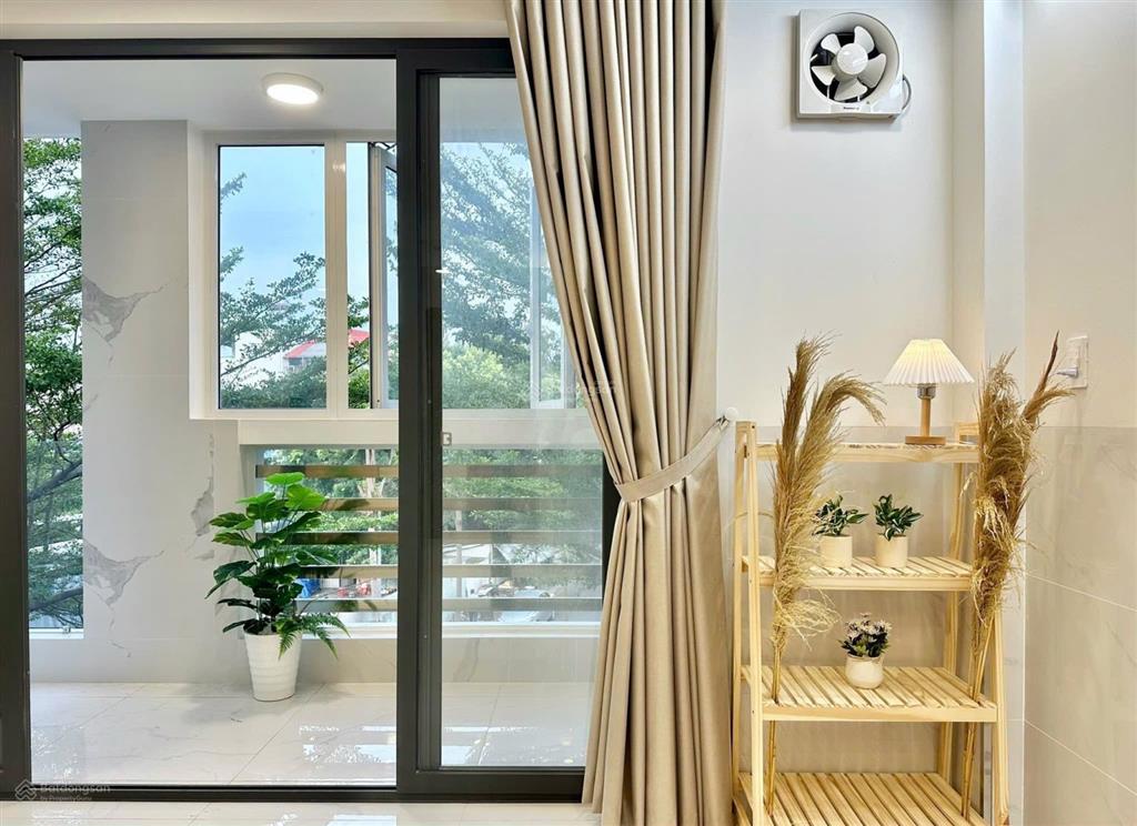 Siêu phẩm 1pn fnt cao cấp mg riêng bancon to gần tdtrmitlottenttu dễ đi quận 4 quận 1 quận 8