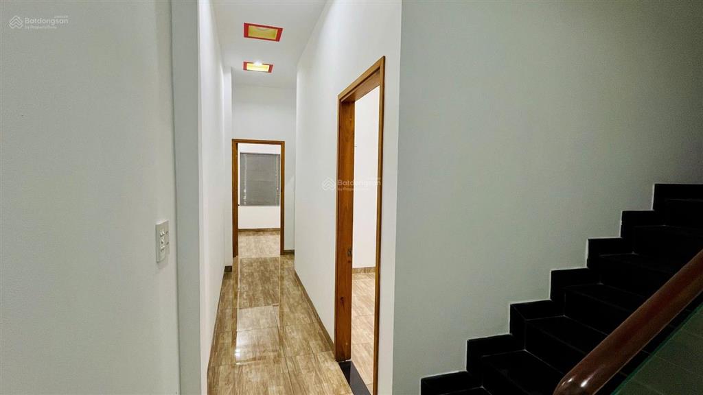 Nhà 3 tầng đẹp đối diện sơn ca 5 quận 12 75,5m hẻm 7m6 ô tô đậu trong nhà giá 6ty750