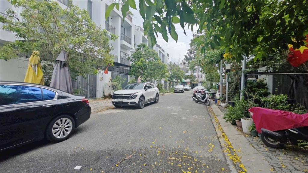 Bán biệt thự góc 122m2. trệt 2 lầu sân thượng. giá 7 tỷ
