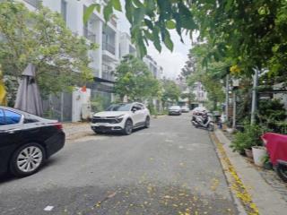 Bán biệt thự góc 122m2. trệt 2 lầu sân thượng. giá 7 tỷ