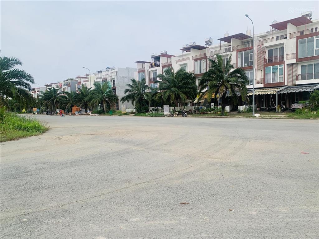 Bán lô d3 đối diện trường học, dt 5x23m, giá 30 triệu/m2