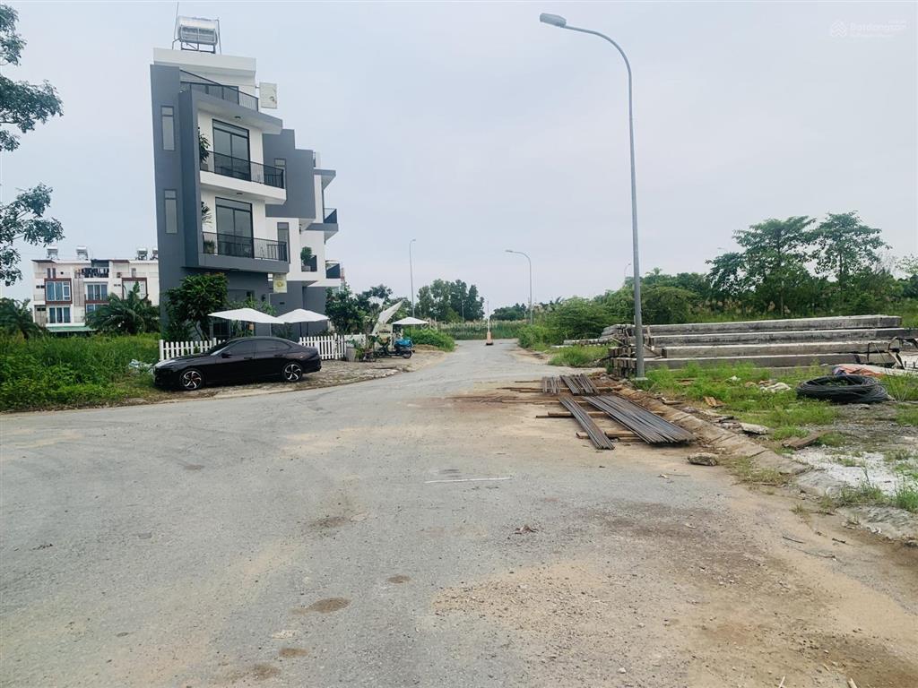 Cần bán lô nhà phố block b1 đối diện công viên, dự án star village