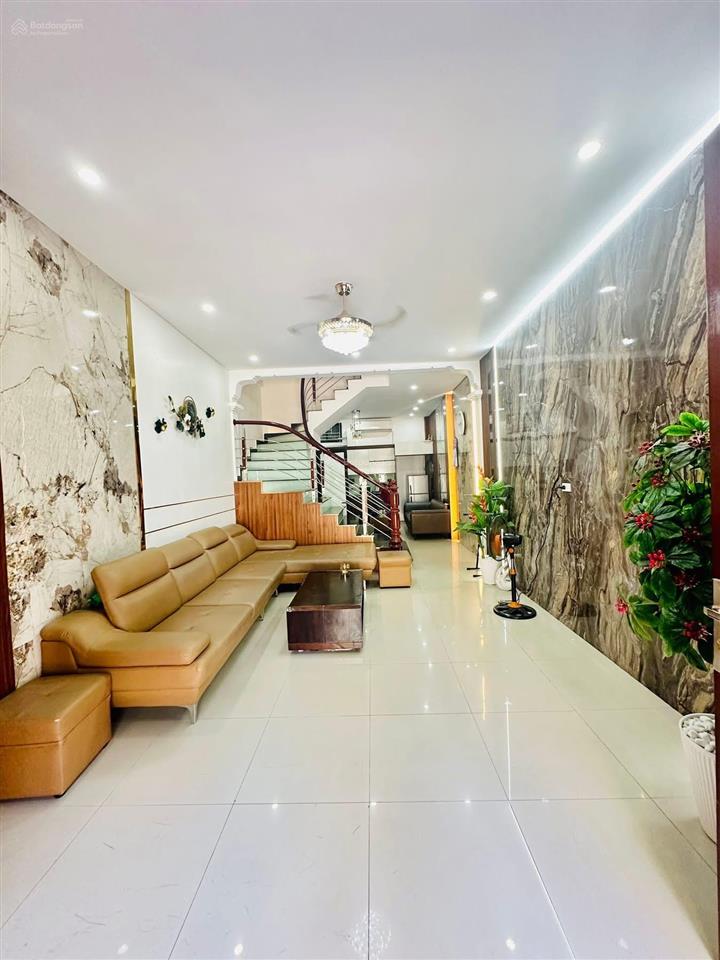 Bán nhà gấp ngõ 288 hoàng mai 52m phân lô ô tô 7 chỗ vào nhà kinh doanh giá 14,5tỷ