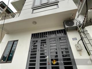 Chính chủ nhờ bán nhà đa sĩ mặt ngõ rộng thênh thang, 3 gác vào tận cửa, vuông vắn thoáng trước sau