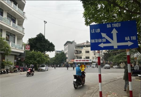 Chính chủ nhờ bán nhà hà trì, dân xây chắc chắn, móng lên 6 tầng, tương lai mặt phố, có sân riêng