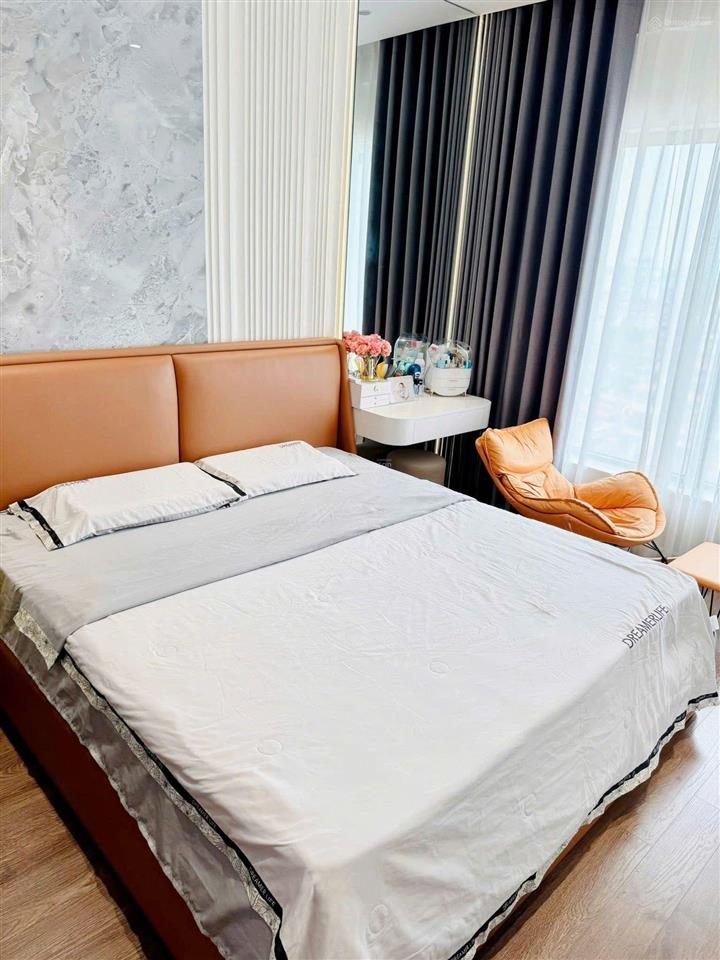 Bán căn hoa hậu m3.10 135m2 view thẳng hồ tây ,tầng trung rất đẹp  full nội thất