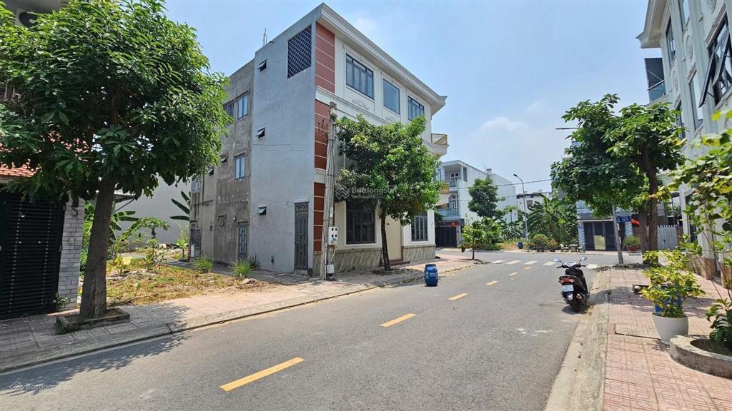 Chủ ngộp cần sang gấp lô đất trong kdc vĩnh phú 1, dt 129m2, sổ sẵn, thổ cư 100%, đường vĩnh phú 32