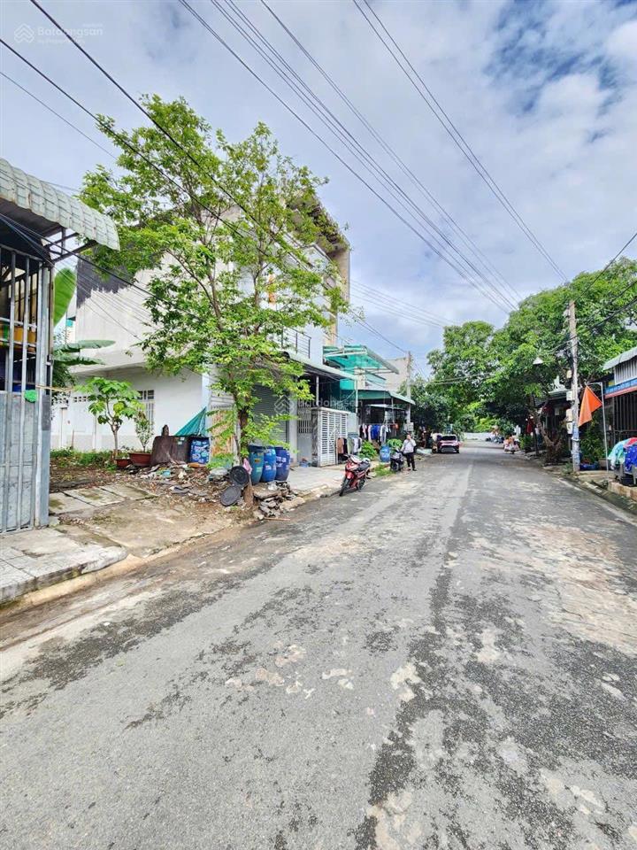 Bán gấp lô đất trong kdc, diện tích 100m2, sổ sẵn, full thổ cư, đường 14m, cách kcn vsip 1 chỉ 1km