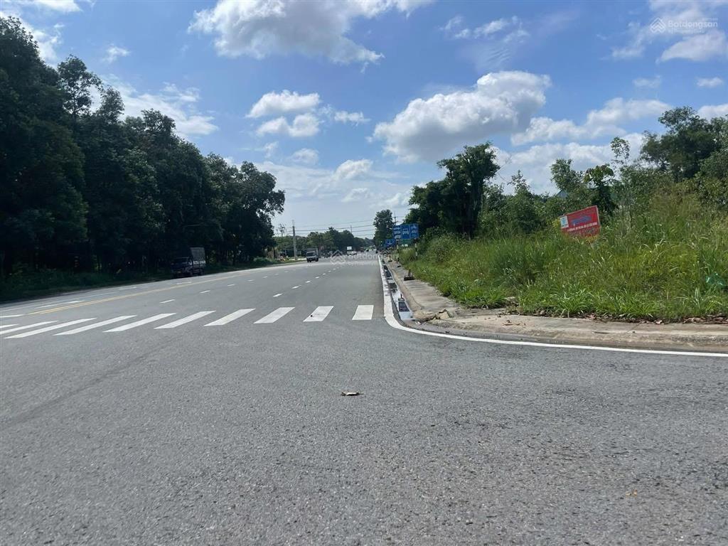 Sổ sẵn cần bán lô đất cách cổng mỹ phước 3 2p diện tích 150m2 thổ cư full, mặt tiền đường nhựa 16m