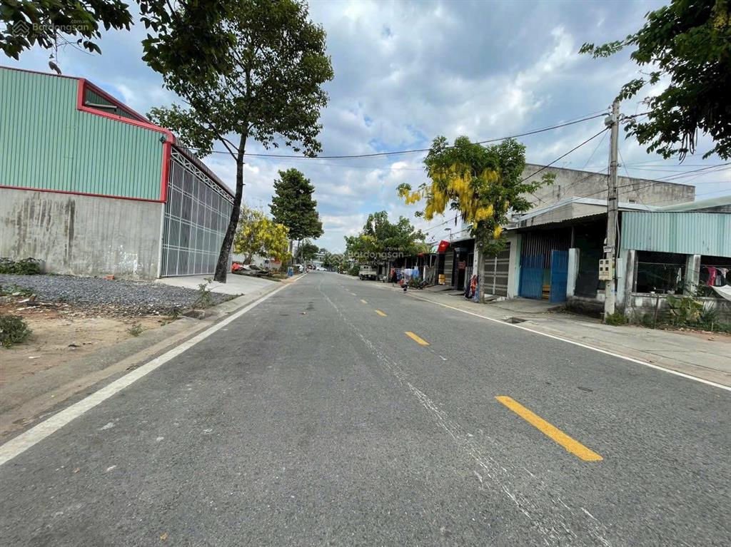 Sổ sẵn ra gấp lô đất dt 165m2 full thổ cư mặt tiền nhựa đường 92 khu tđc phú chánh c p. phú tân