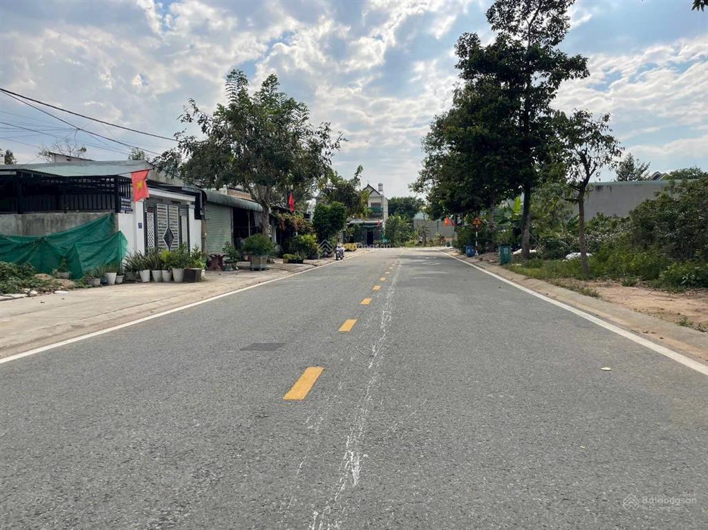 Sổ sẵn ra gấp lô đất dt 165m2 full thổ cư mặt tiền nhựa đường 92 khu tđc phú chánh c p. phú tân