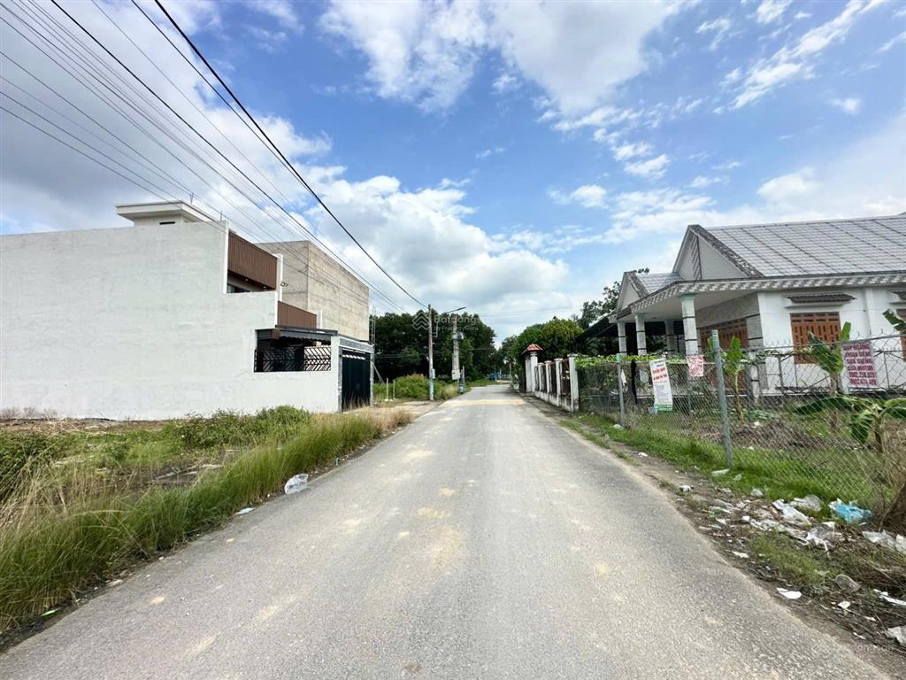 Chủ gửi bán lô đất trong kdc sau lưng chợ an hoà, dt128m2, sổ sẵn, mặt tiền đường nhựa 7m, full thổ