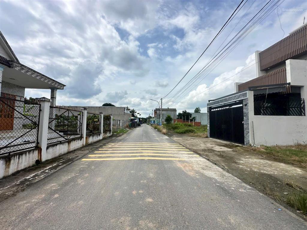 Chủ gửi bán lô đất trong kdc sau lưng chợ an hoà, dt128m2, sổ sẵn, mặt tiền đường nhựa 7m, full thổ