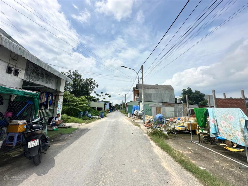 Chủ gửi bán lô đất trong kdc sau lưng chợ an hoà, dt128m2, sổ sẵn, mặt tiền đường nhựa 7m, full thổ