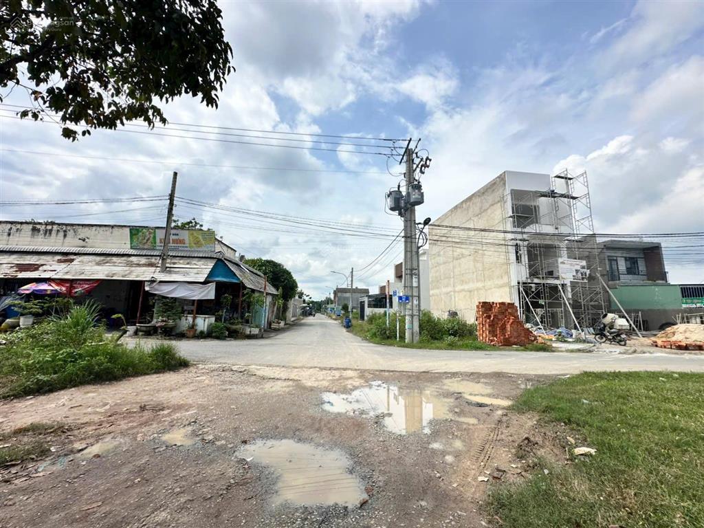 Chủ gửi bán lô đất trong kdc sau lưng chợ an hoà, dt128m2, sổ sẵn, mặt tiền đường nhựa 7m, full thổ