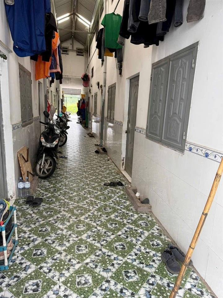 Cần ra gấp dãy trọ mặt tiền, dt 150m2, thu nhập tháng 8tr, sổ sẵn, cách ql13 chỉ 300m, full thổ cư