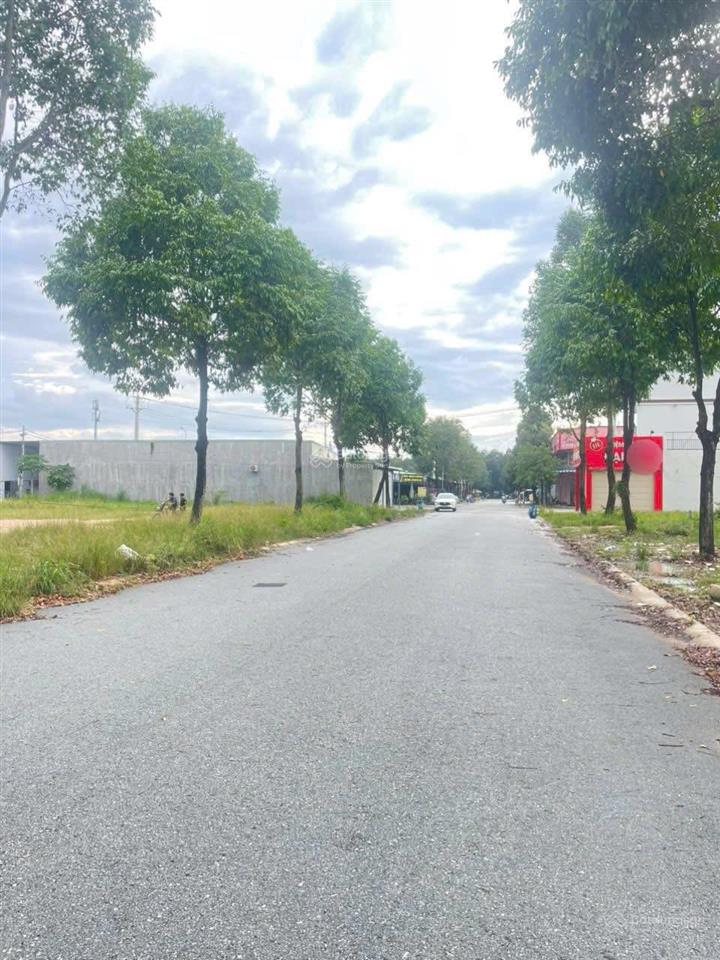 Bán đất ngộp đối diện chợ đêm kcn bàu bàng, thổ cư 100%, sổ sẵn, dt 150m2, đi ra ql13 chỉ 200m