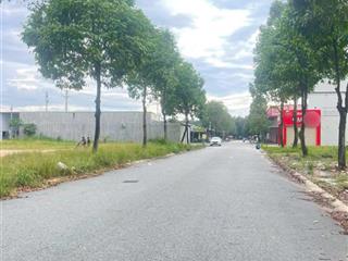 Bán đất ngộp đối diện chợ đêm kcn bàu bàng, thổ cư 100%, sổ sẵn, dt 150m2, đi ra ql13 chỉ 200m