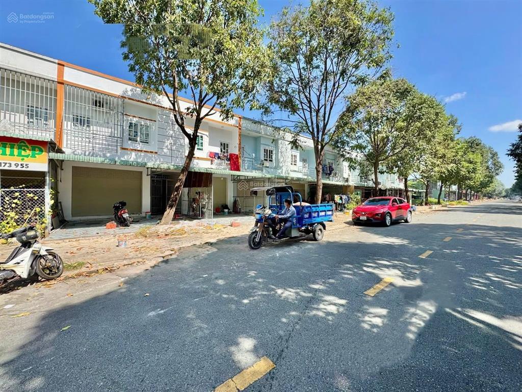 Chủ gửi bán cặp trọ đường n3 kcn bàu bàng, diện tích 150m2/1 dãy, thổ cư, shr, cách cổng chào 2p