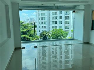 Cần bán nhà vị trí đẹp, đường rộng 30m, khu dân cư himlam kênh tẻ, hầm 04 lầu, mái che thang, shhc