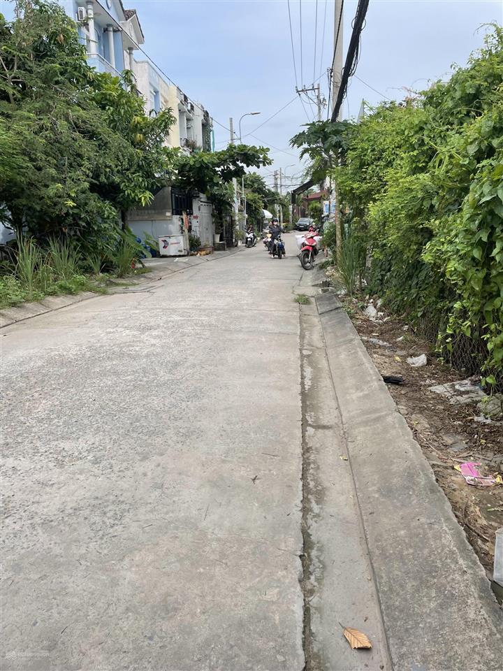 Nhà phố tại phạm hữu lầu  phước kiển (ngay cầu phước long). sổ hồng riêng. hoàn công đủ