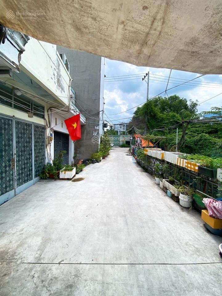 Nhà phố tại phạm hữu lầu  phước kiển (ngay cầu phước long). sổ hồng riêng. hoàn công đủ