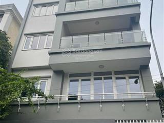 Cho thuê nhà lô góc hoàng quốc việt  cầu giấy, 100m x 4 tầng, mt 13m, oto đỗ quanh nhà, 30tr