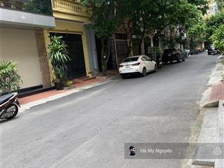 Tôi cần cho thuê nhà ngõ 2 hoàng quốc việt 100m2 4 tầng, có sân thoáng, đường 3 làn ô tô, 15tr/th