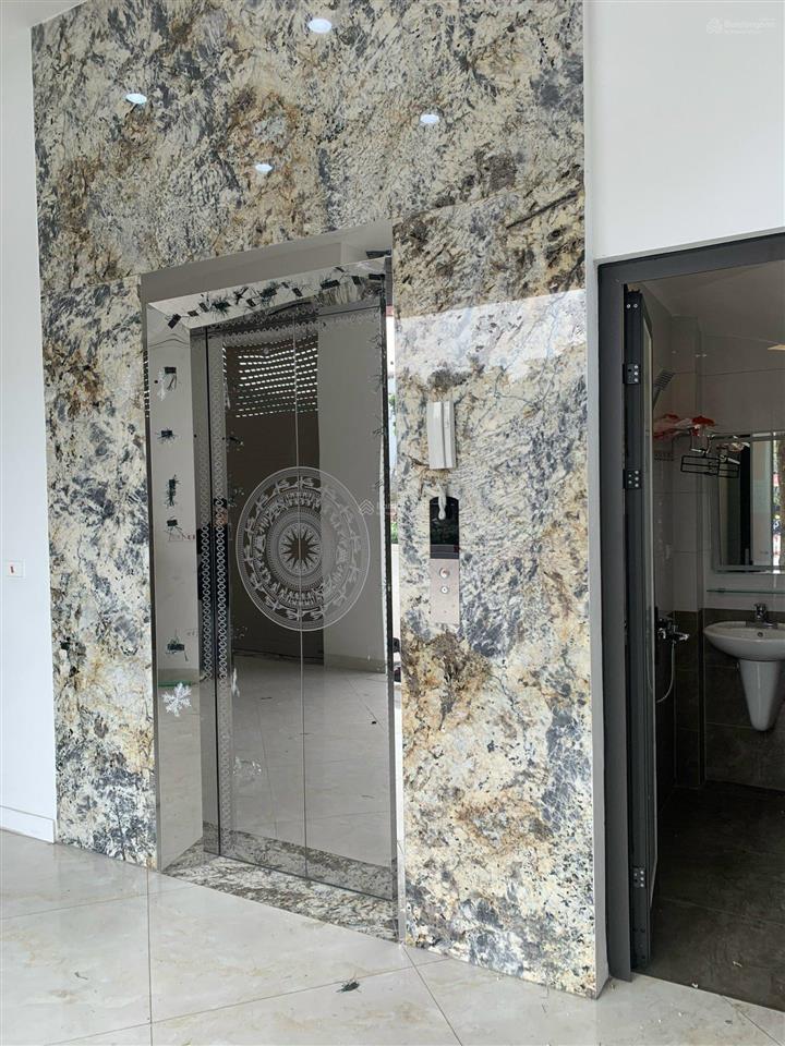 Mời thuê nhà võ chí công  70m2  7 tầng  thông sàn  thang máy  mới 100%  25tr