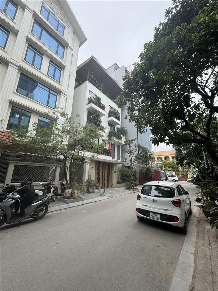 Tôi cần cho thuê gấp nhà phố đỗ quang  hoàng ngân 100m2, 5 tầng, mặt tiền 8m, vừa hoàn thiện, 35tr