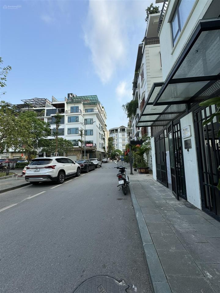 Cho thuê nhà trung yên  trung hòa 100m²x5 tầng  đường 4 làn ô tô  công viên trước nhà  35tr/th