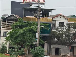Xưởng đang hoạt động làm công tỷ quảng cáo.vì chủ nhà muốn mở cái xưởng lớn hơn nên đã tìm một nơi